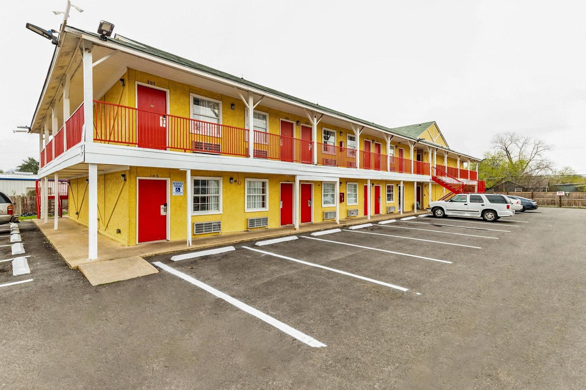 Oyo Hotel San Antonio Lackland Near Seaworld Exterior foto