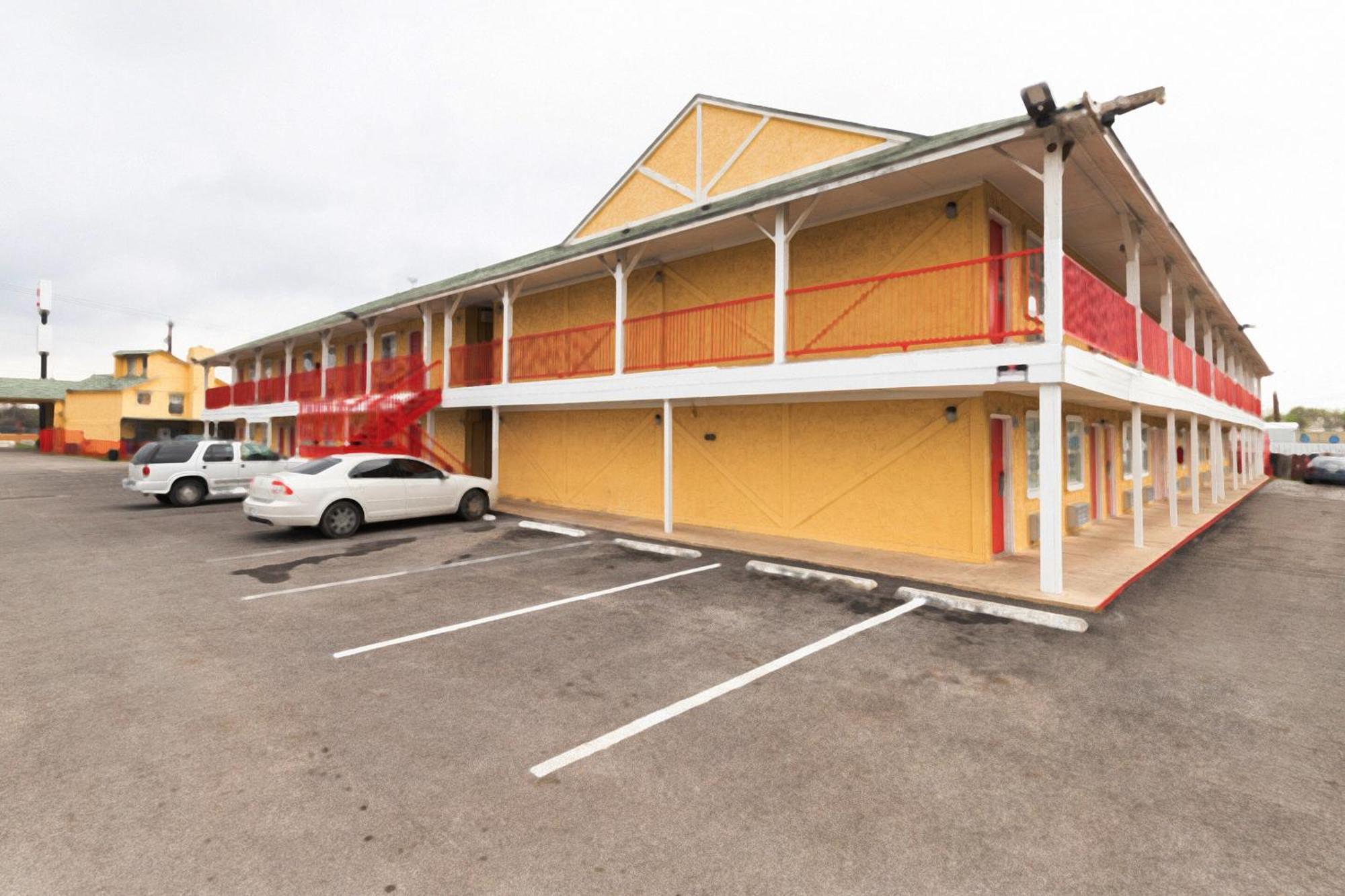 Oyo Hotel San Antonio Lackland Near Seaworld Exterior foto