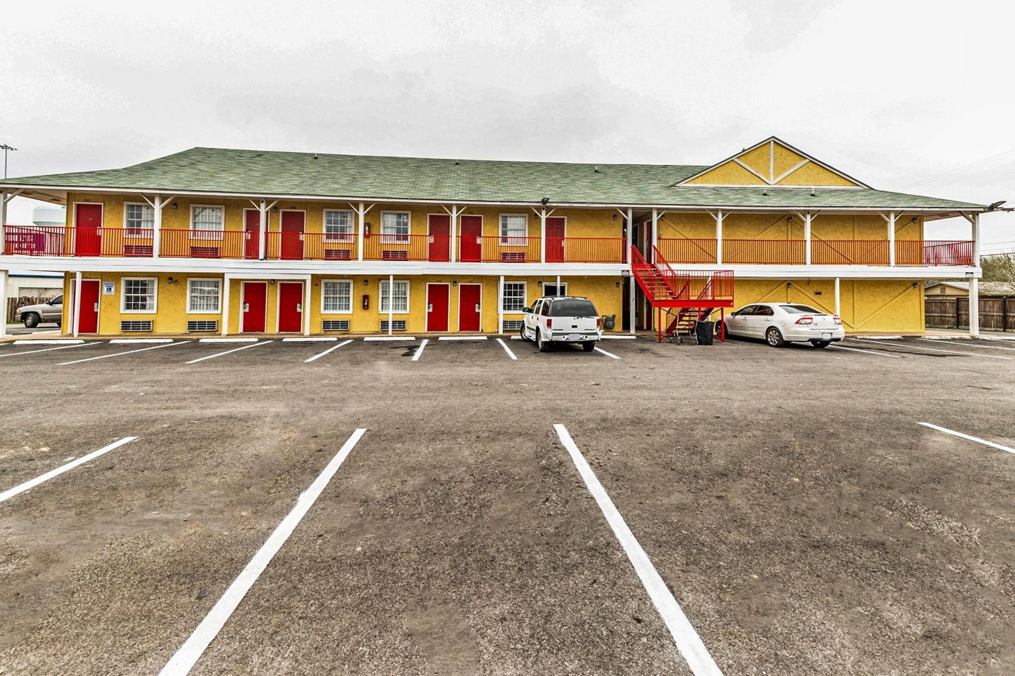 Oyo Hotel San Antonio Lackland Near Seaworld Exterior foto