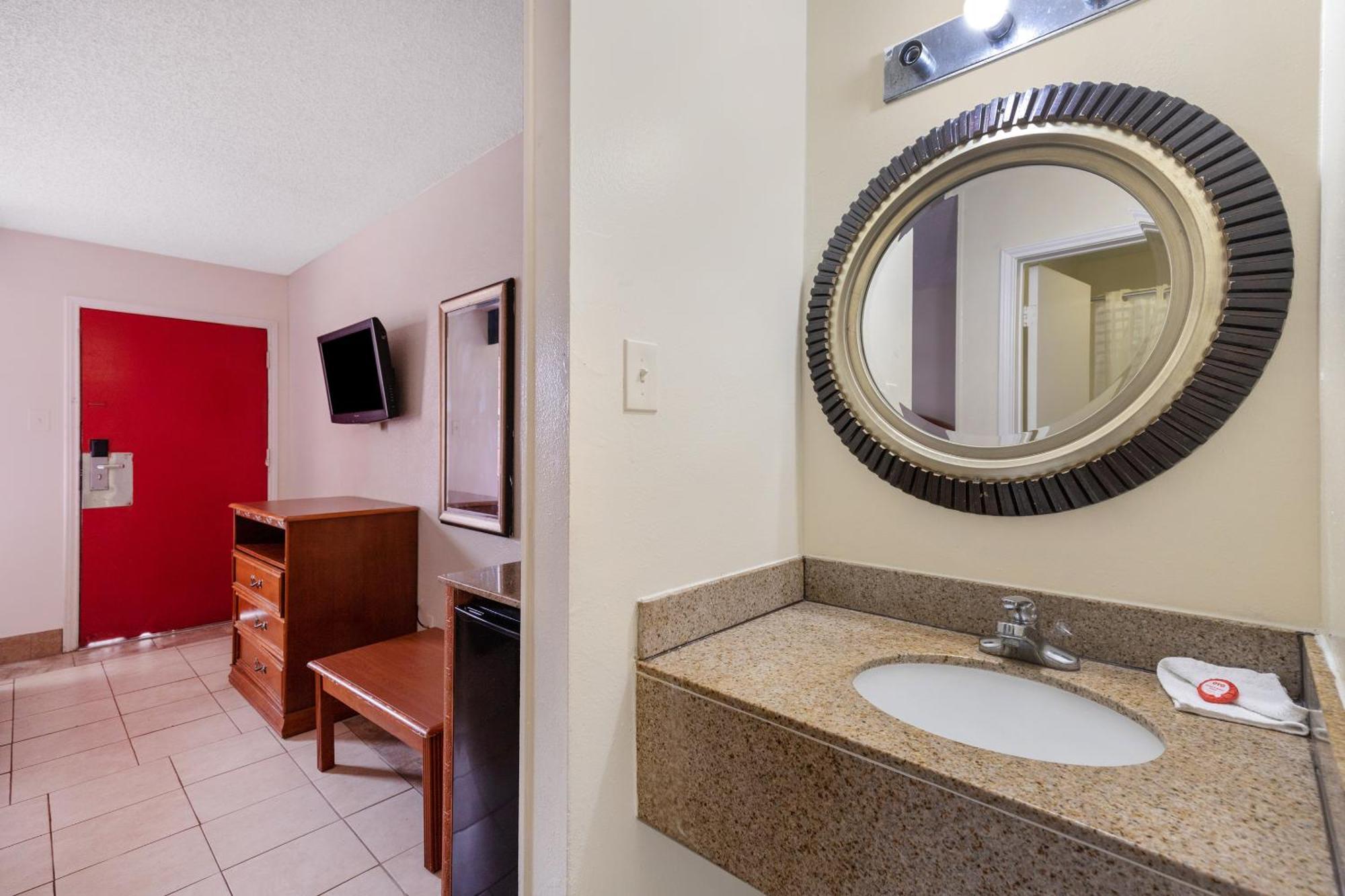 Oyo Hotel San Antonio Lackland Near Seaworld Exterior foto